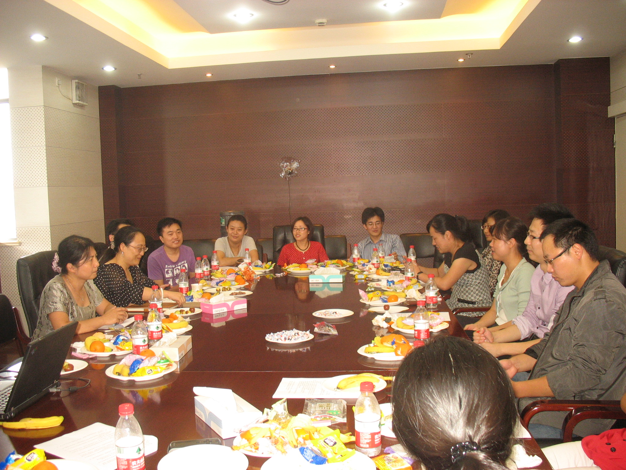 同人动漫
召开青年教师座谈会