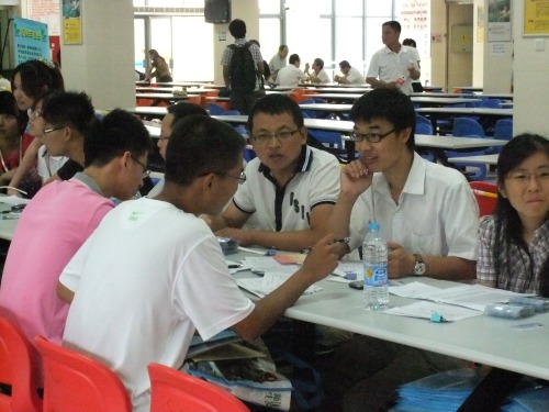 同人动漫
新生报到现场