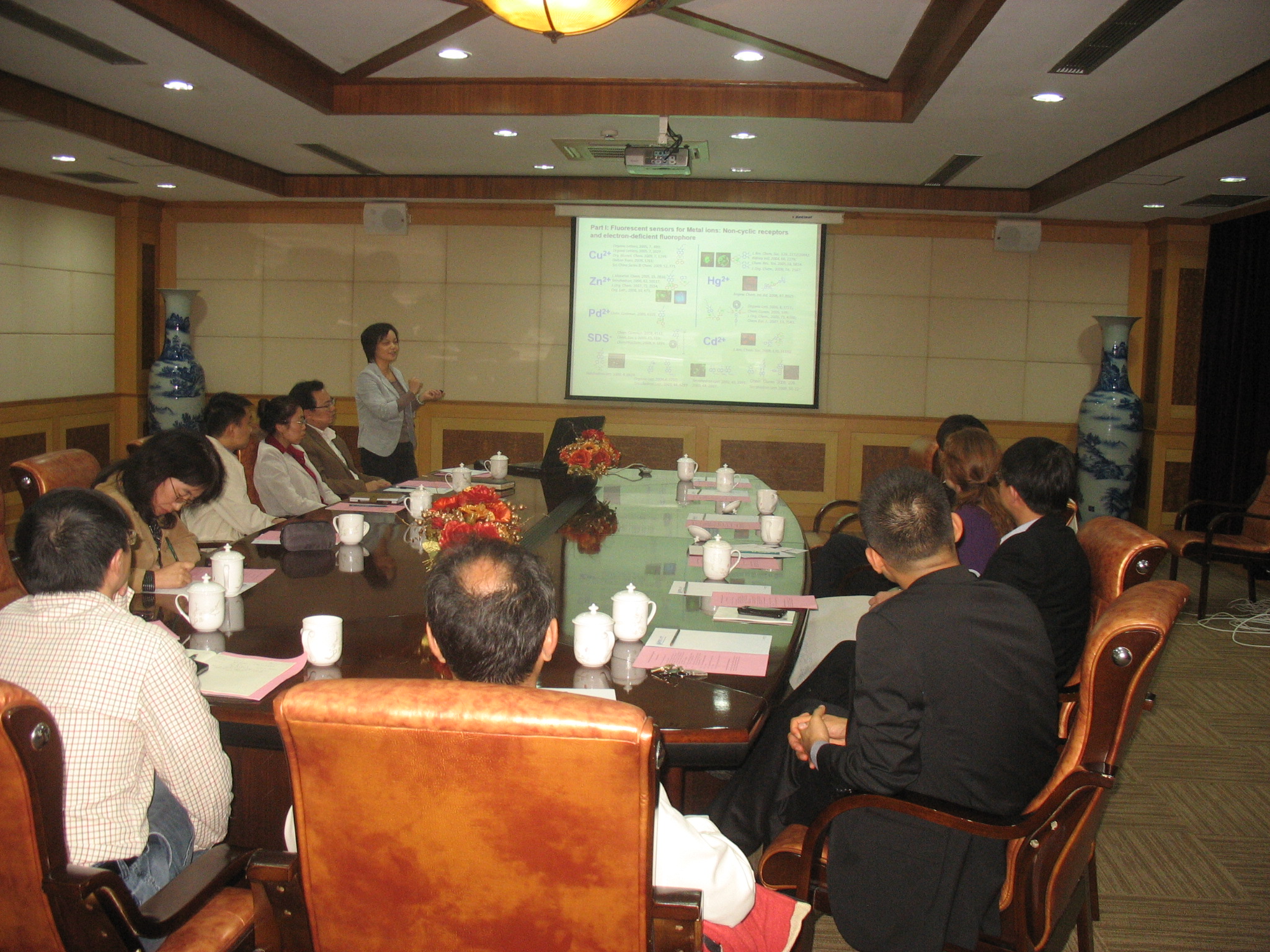 同人动漫
常务副院长徐玉芳教授介绍科研工作